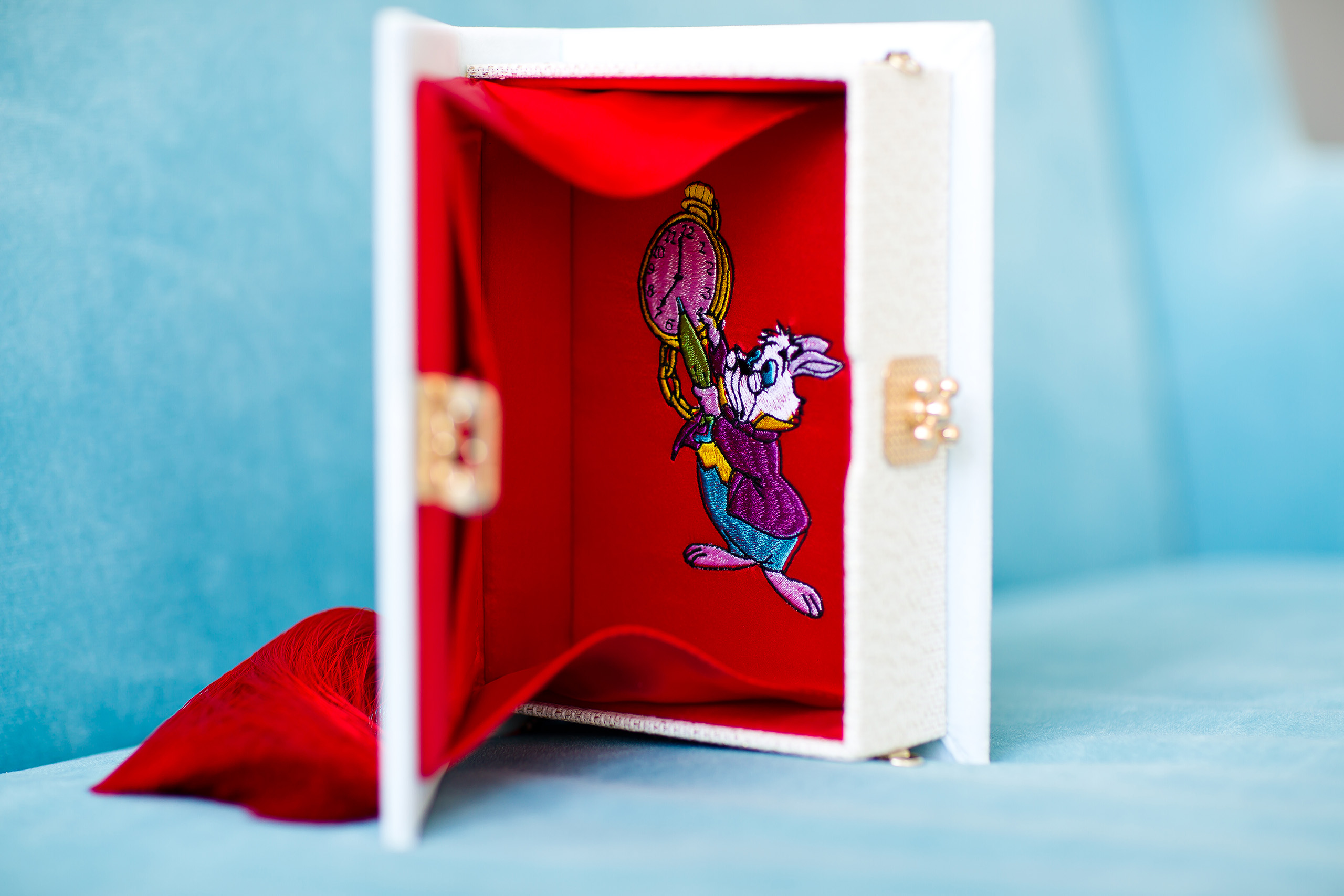 Alice in Wonderland: Cat Tree - Image 2